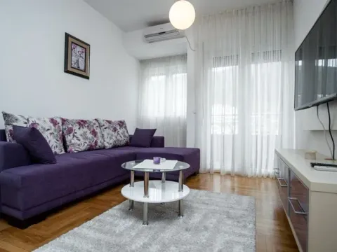 Rent, one bedroom apartment, 40m², Centar, Budva - image 2