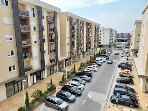 Izdavanje, poslovni prostor, 120m², New City, Podgorica - image 13