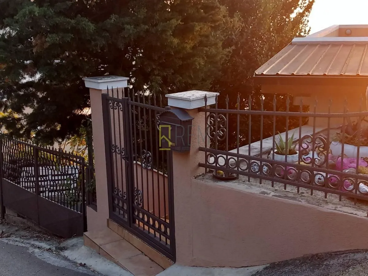 Sale, house, 380m², Kruče, Ulcinj