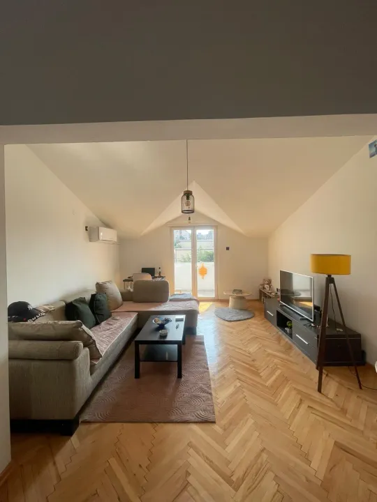 Izdavanje, jednosoban stan, 64m², Blok 9, Podgorica
