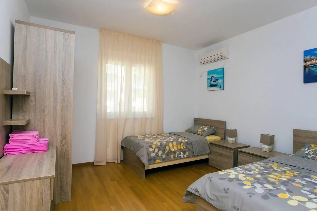 Prodaja, trosoban stan, 136m², Bečići, Budva