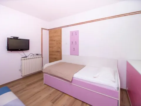 Rent, two bedroom apartment, 90m², Petrovac, Budva - image 12