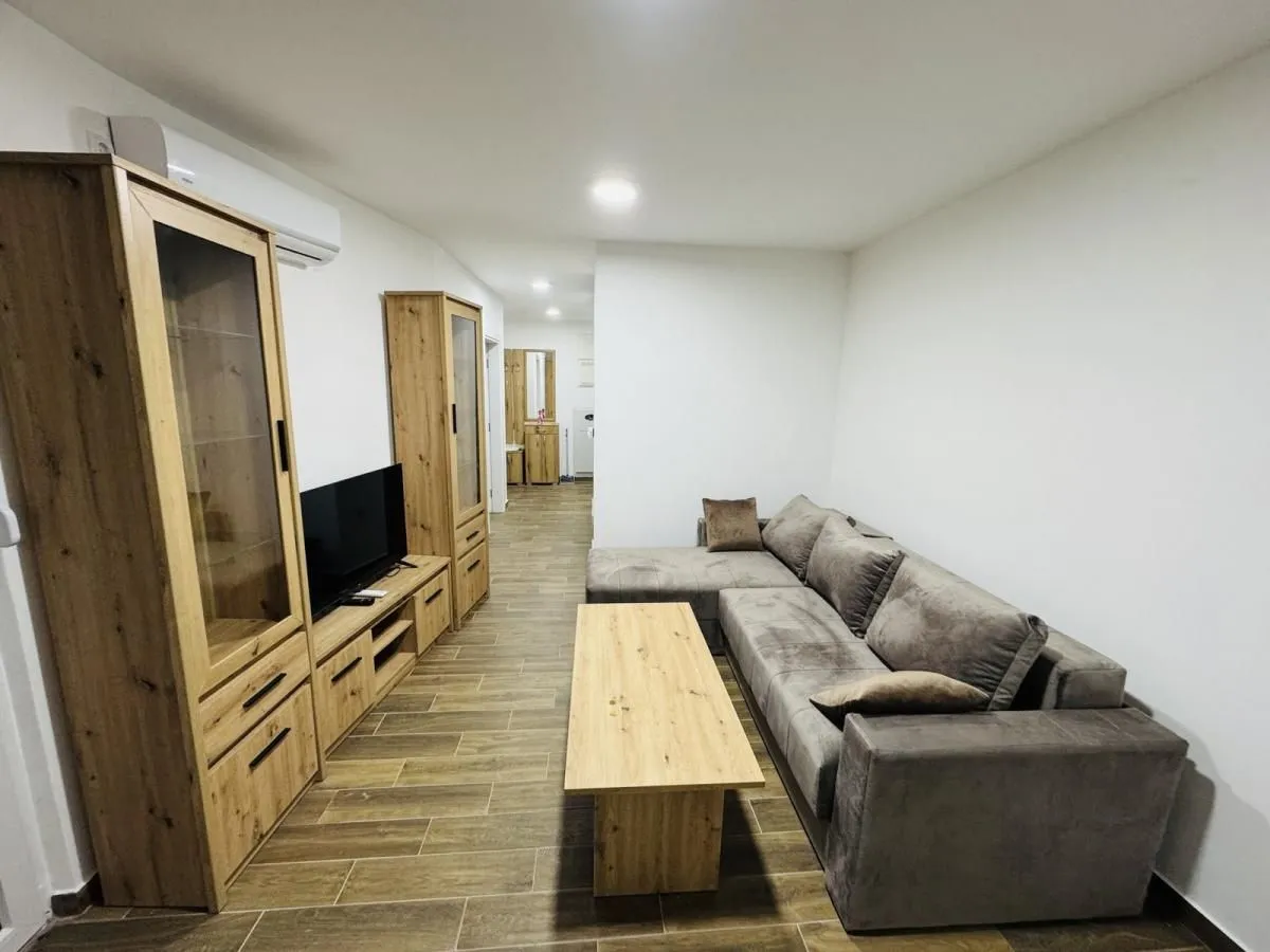 Izdavanje, jednosoban stan, 50m², Palilula, Niš
