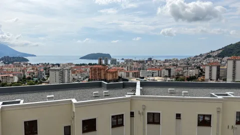 Pogled sa nekretnine na grad, more i ostrvo. - image 4