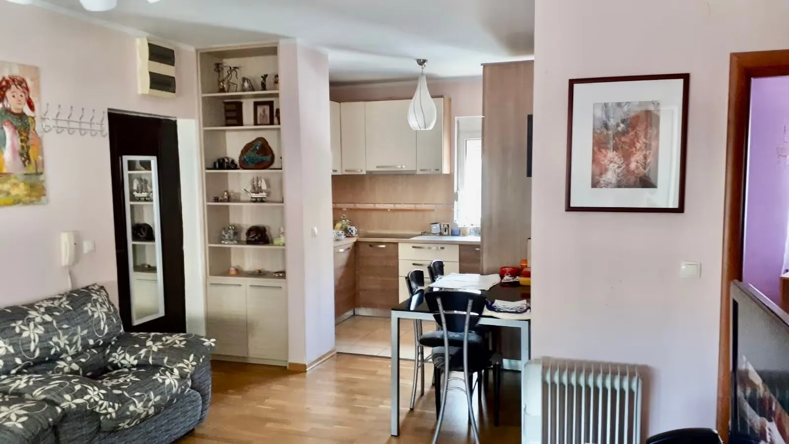 Izdavanje, dvosoban stan, 70m², Lazi, Budva