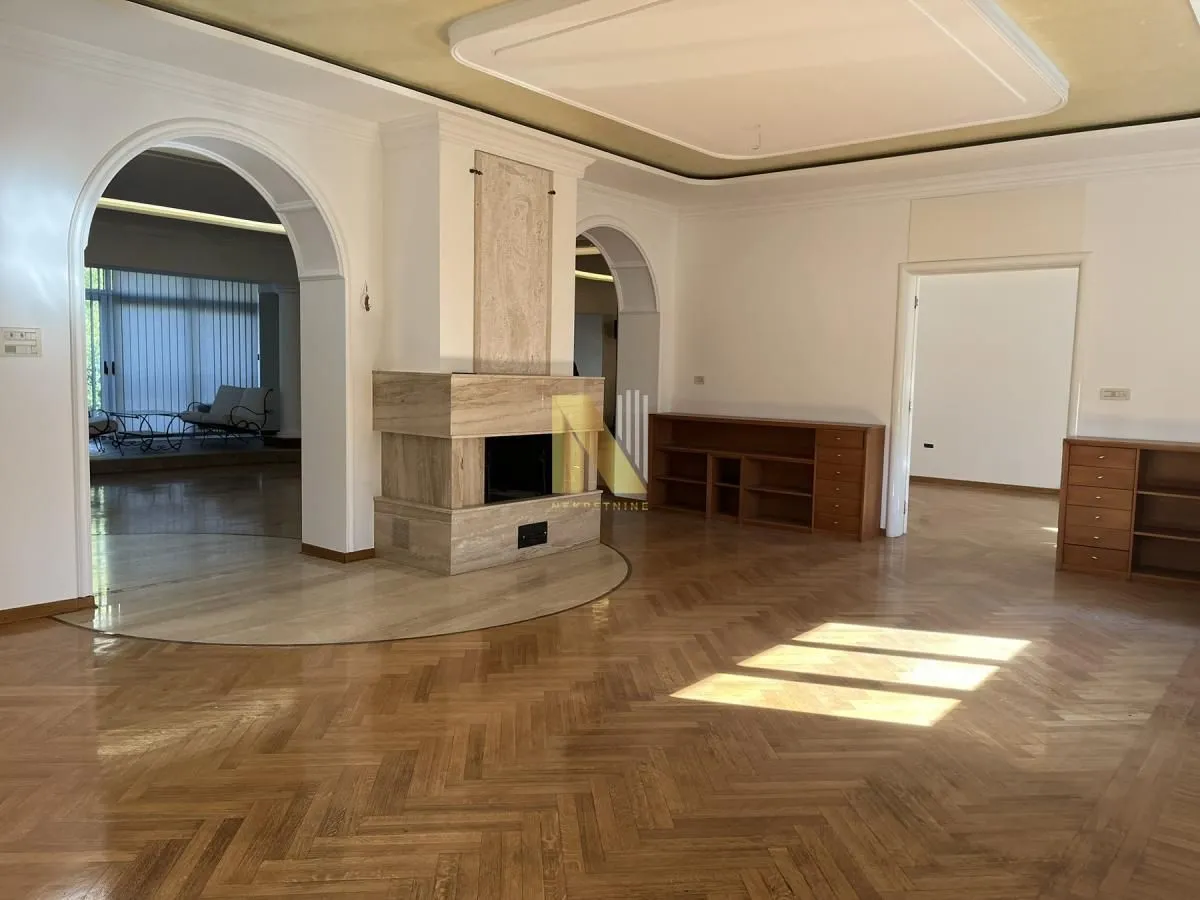 Prodaja, četvorosoban stan, 213m², Centar, Novi Sad