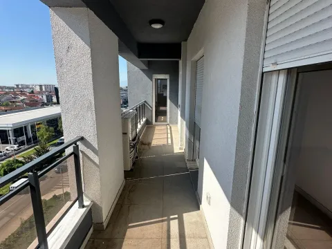 Prodaja, trosoban stan, 104m², Stari Aerodrom, Podgorica - image 13