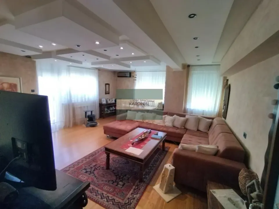 Prodaja, četvorosoban stan, 115m², Grbavica, Novi Sad Sve Podlokacije