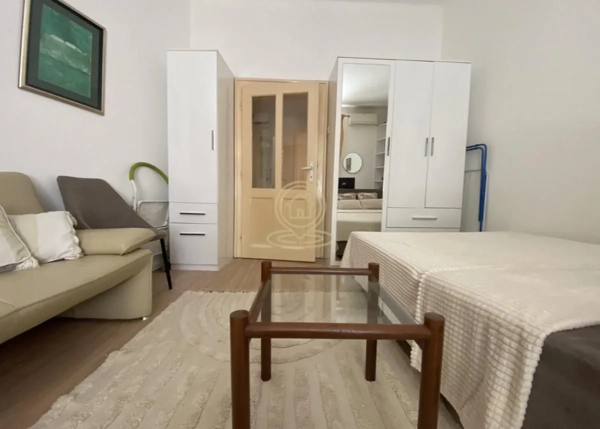 Izdavanje, jednosoban stan, 28m², Stari Grad, Beograd