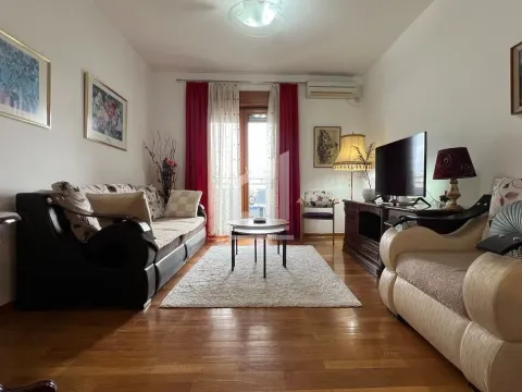 Izdavanje, trosoban stan, 90m², Preko Morače, Podgorica