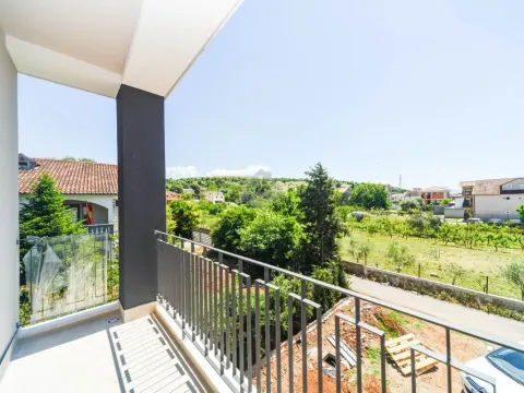 Prodaja, dvosoban stan, 60m², Tološi, Podgorica - image 9