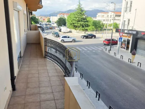 Izdavanje, dvosoban stan, 69m², Stari Aerodrom, Podgorica - image 14