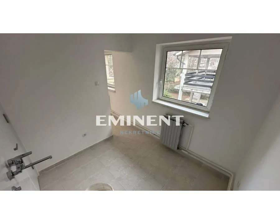 Izdavanje, četvorosoban stan, 140m², Vojvode Vlahovica, Beograd