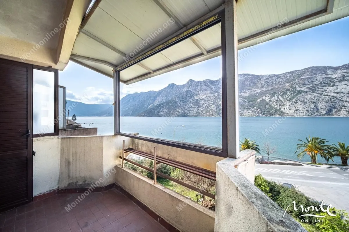 Prodaja, dvosoban stan, 64m², Risan, Kotor