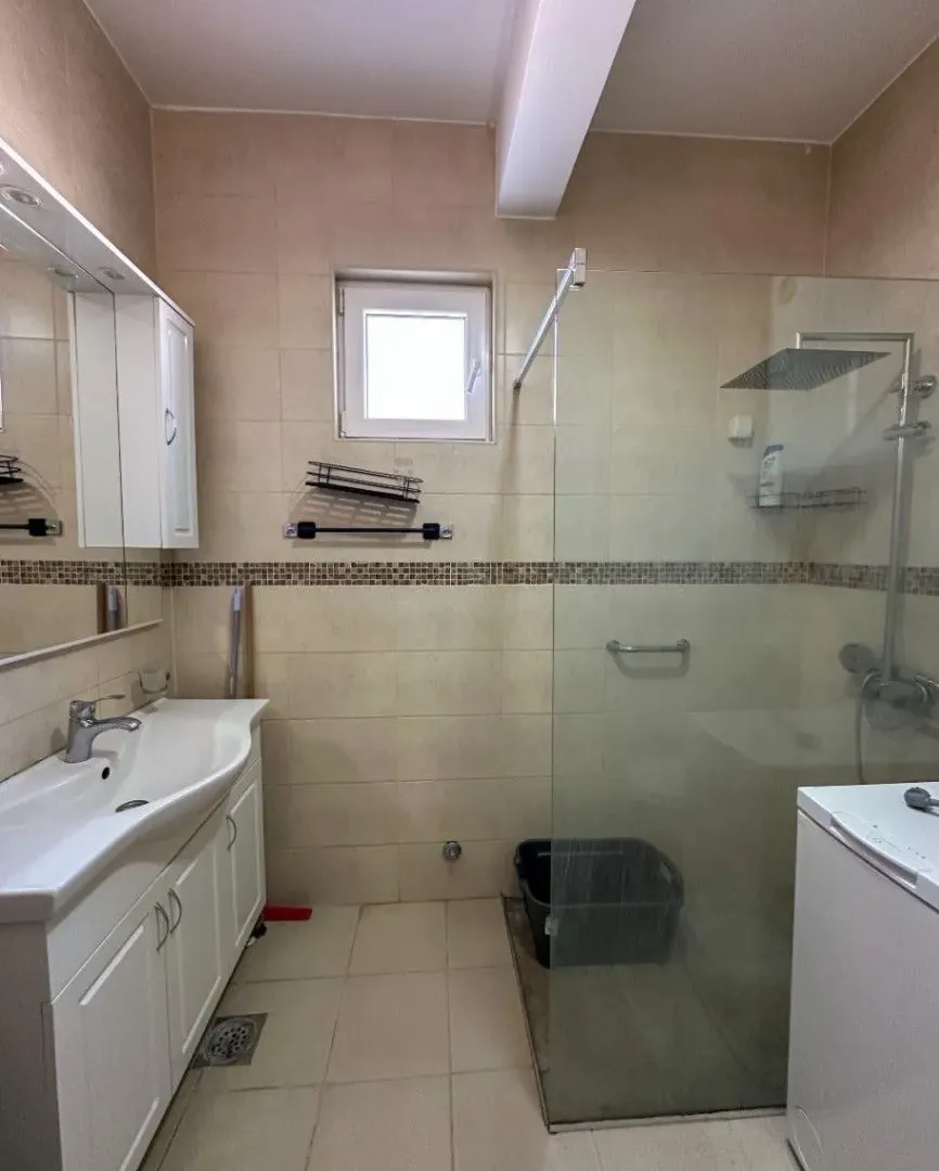 Izdavanje, kuća, 120m², Tološi, Podgorica