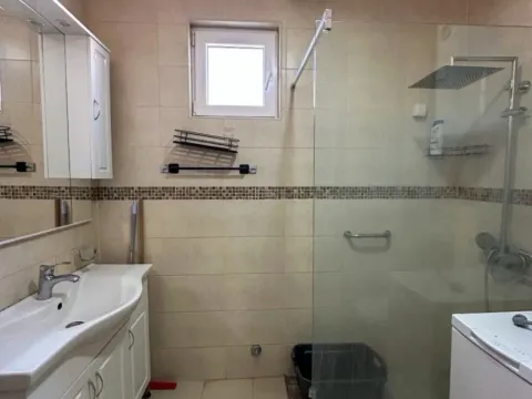 Izdavanje, kuća, 120m², Tološi, Podgorica - image 9