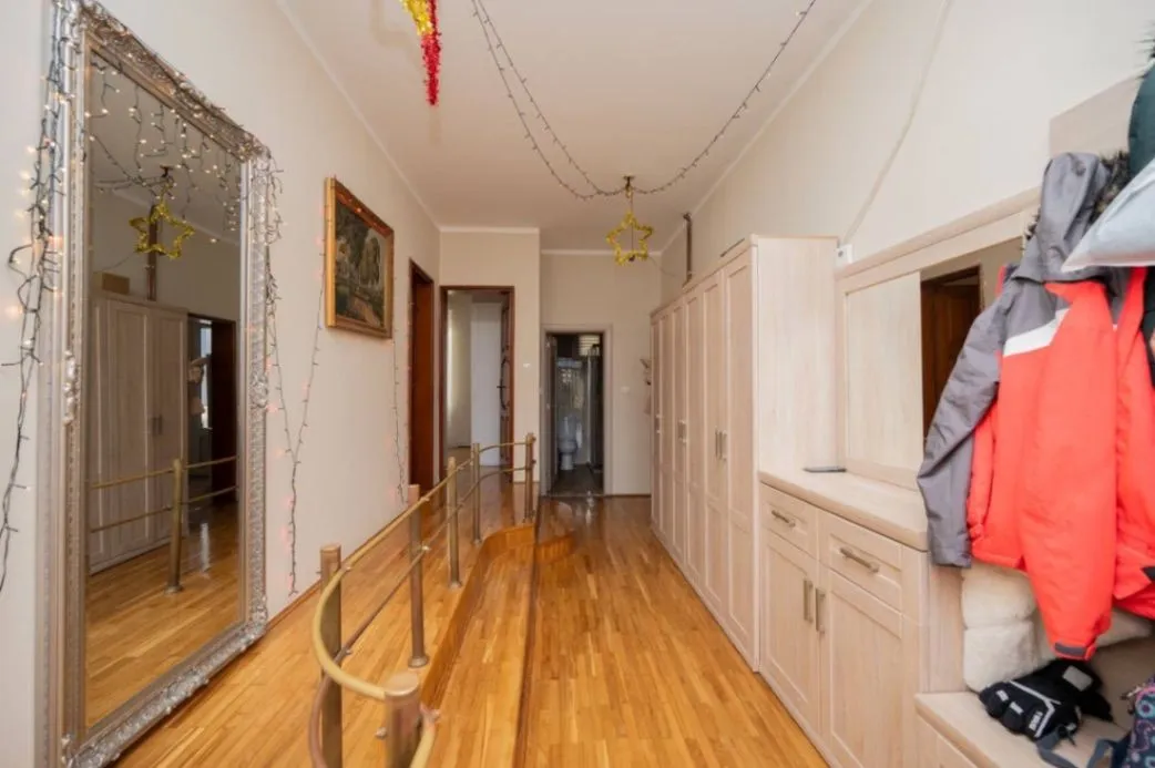 Rent, house, 400m², Momišići, Podgorica