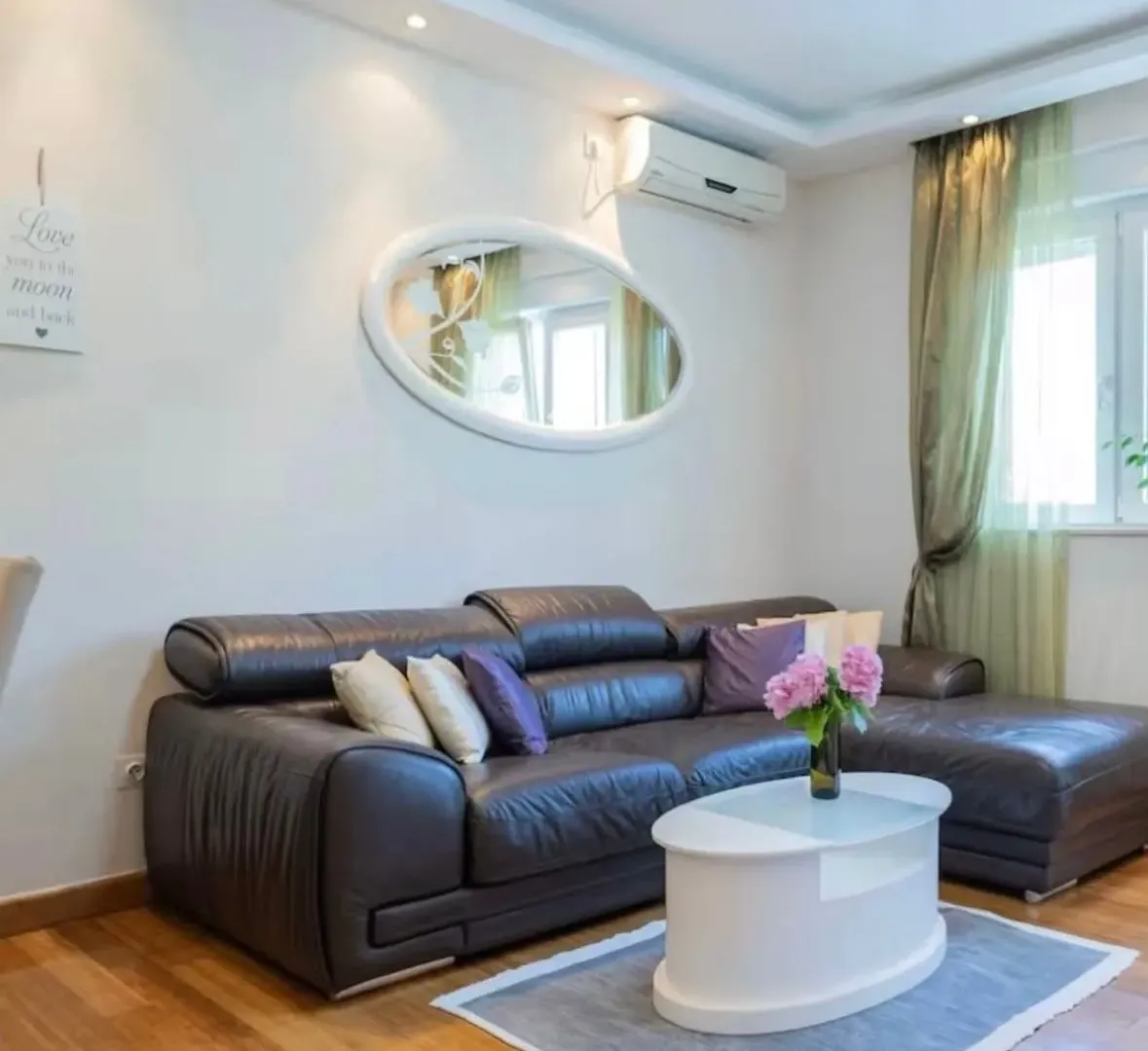 Rent, two bedroom apartment, 80m², Dobrota, Kotor