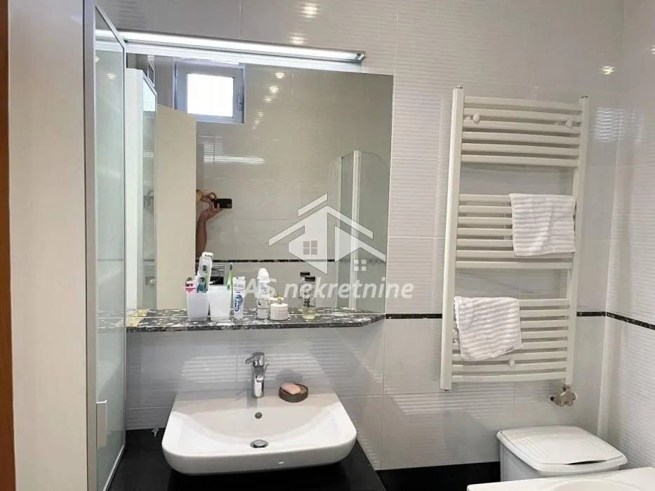 Rent, four bedroom apartment, 118m², Vračar Hram, Vračar Sve Podlokacije
