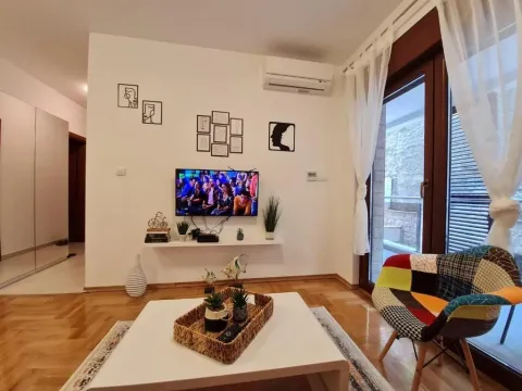 Rent, one bedroom apartment, 47m², Bečići, Budva - image 2