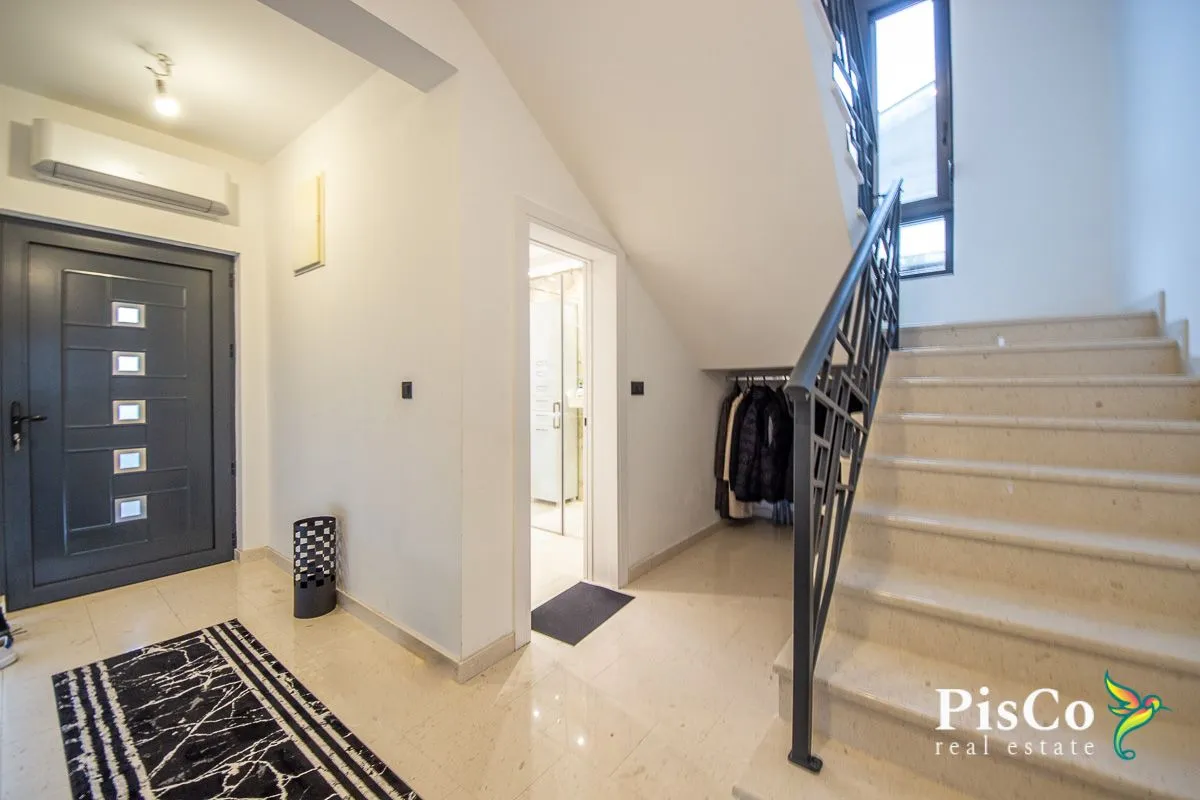 Prodaja, kuća, 270m², Podgorica, Crna Gora