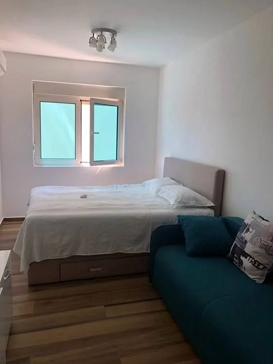 Rent, two bedroom apartment, 83m², Bečići, Budva
