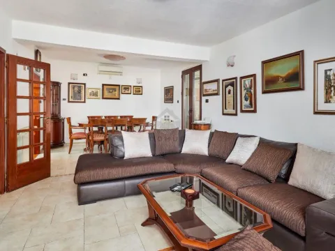 Rent, house, 120m², Dobrota, Kotor