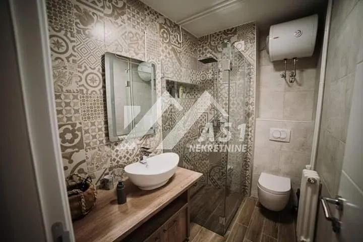 Izdavanje, dvosoban stan, 50m², Centar, Novi Sad