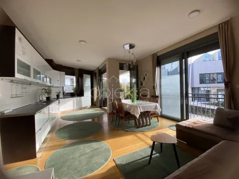Rent, two bedroom apartment, 75m², Tivat, Crna Gora - image 4
