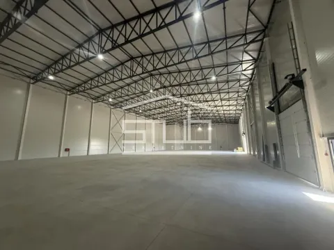 Izdavanje, poslovni prostor, 2750m², Zemun Ugrinovci, Zemun Sve Podlokacije - image 2