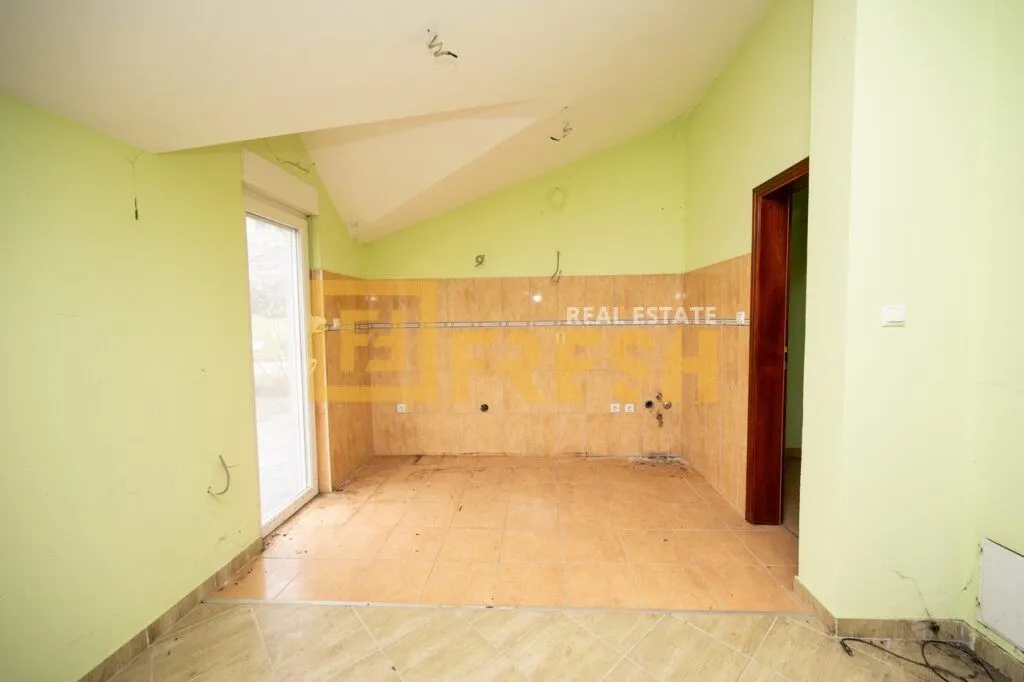 Sale, house, 204m², Rogami, Podgorica