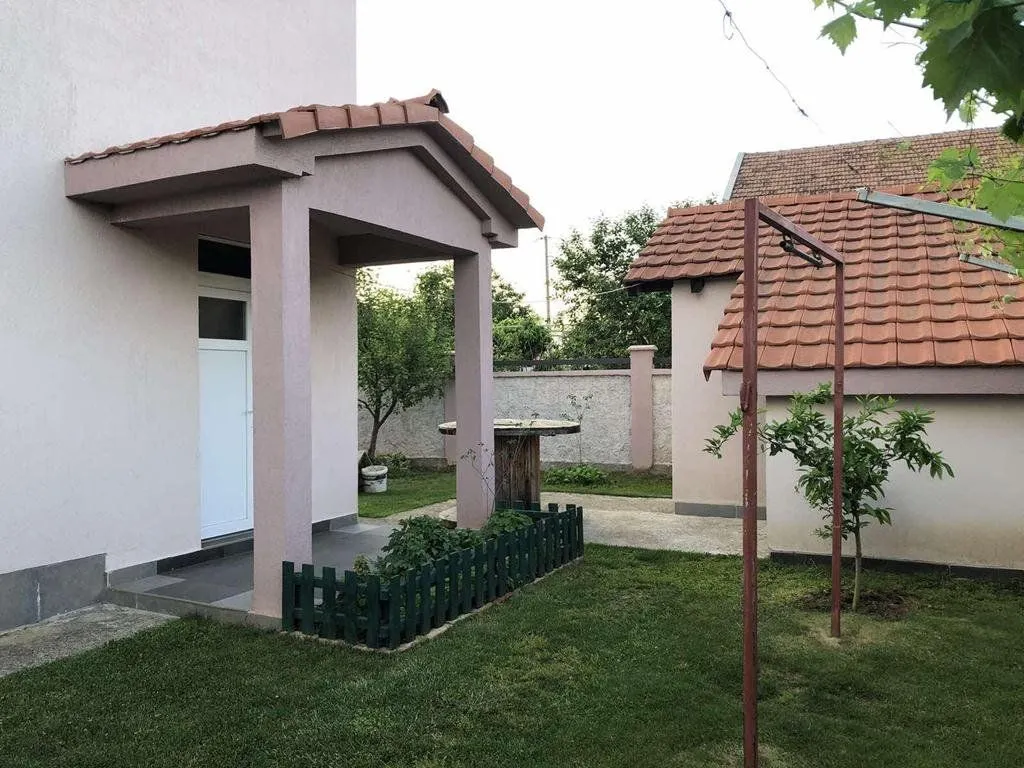 Rent, house, 300m², Donji Kokoti, Podgorica