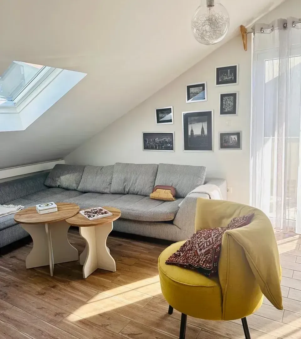 Izdavanje, stan, 85m², Tivat, Crna Gora