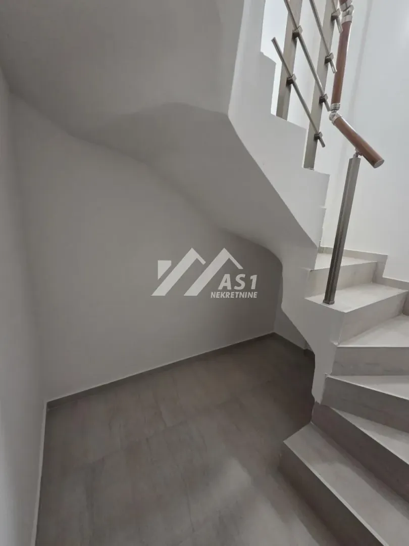 Prodaja, trosoban stan, 68m², Stari Majur, Petrovaradin