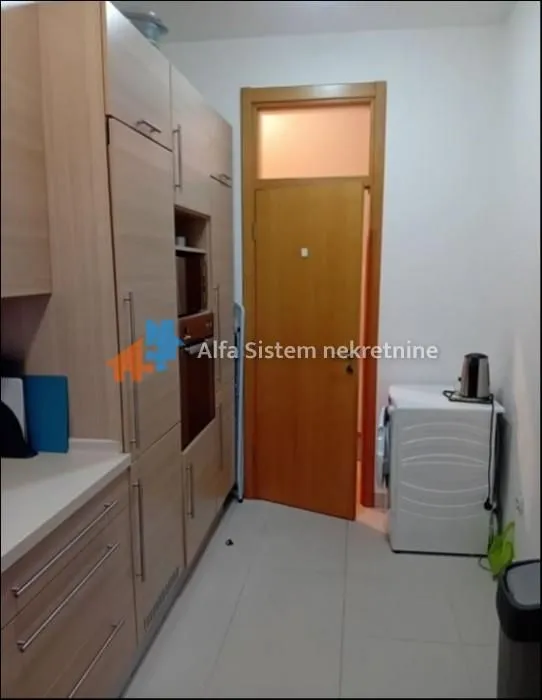 Izdavanje, trosoban stan, 98m², Savski Venac, Beograd