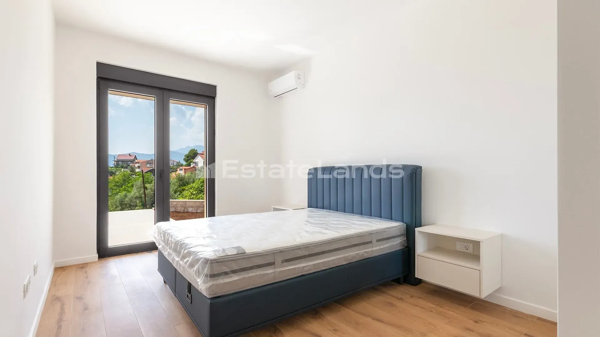 Rent, house, 183m², Kava, Tivat