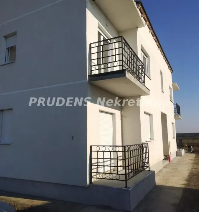 Prodaja, trosoban stan, 63m², Bečmen, Surčin
