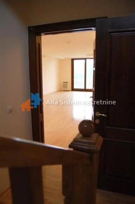 Izdavanje, stan, 300m², Savski Venac, Beograd