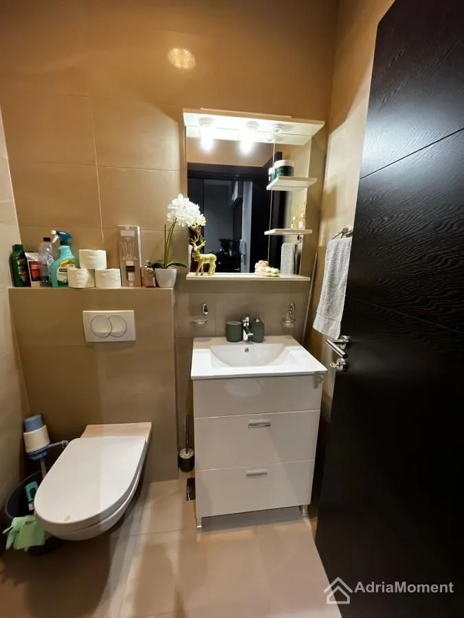 Prodaja, jednosoban stan, 77m², Centar, Budva