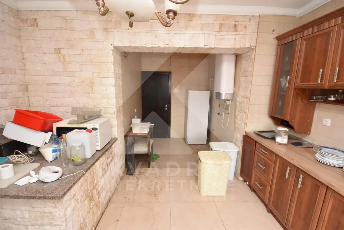 Prodaja, kuća, 343m², Zagorič, Podgorica