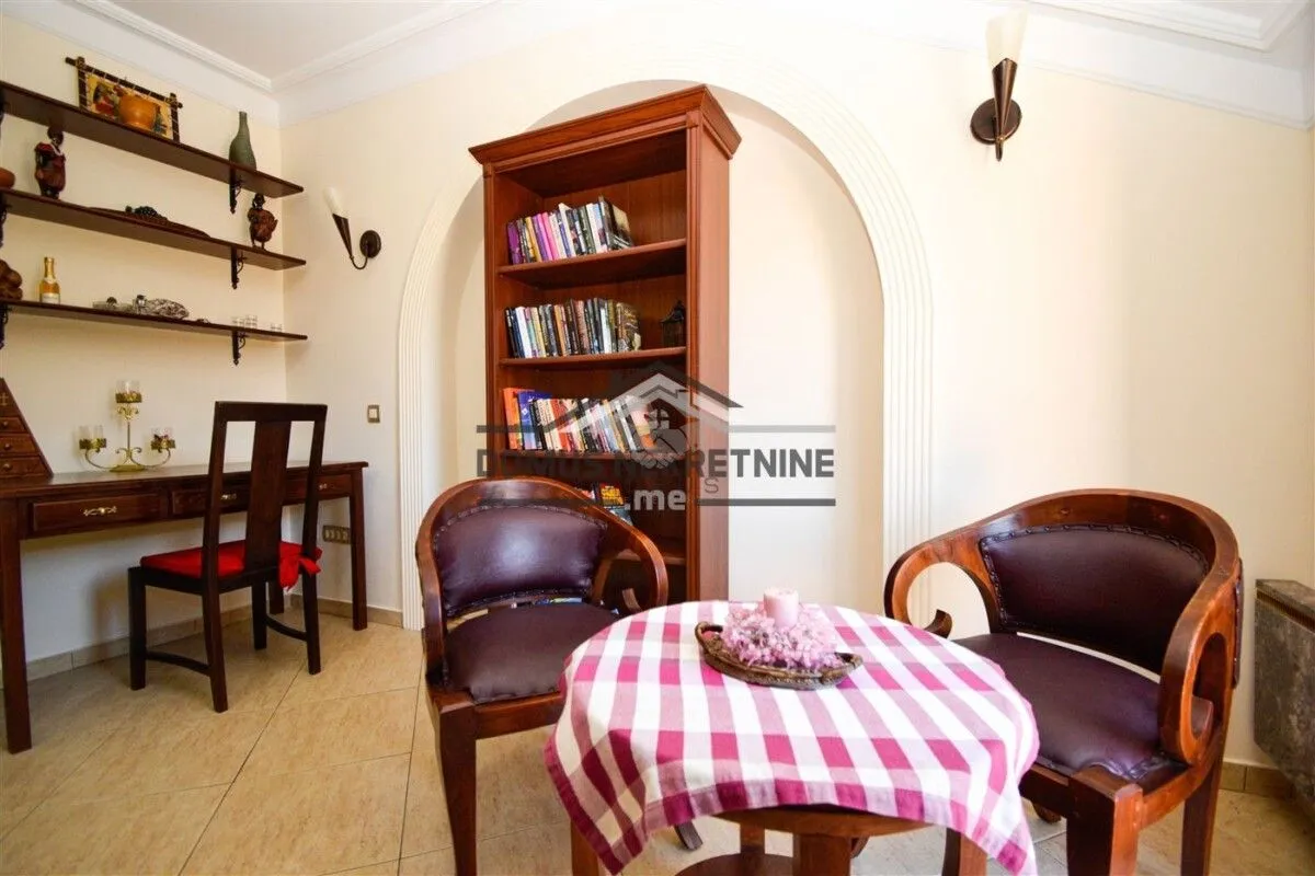 Rent, house, 200m², Donja Gorica, Podgorica