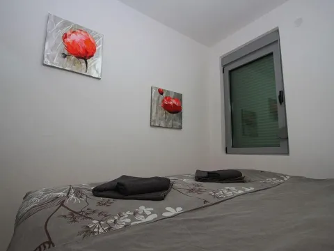 Rent, two bedroom apartment, 70m², Budva, Crna Gora - image 17