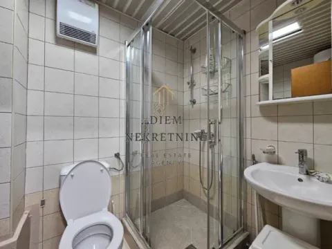 Izdavanje, stan, 35m², Centar, Bar - image 9