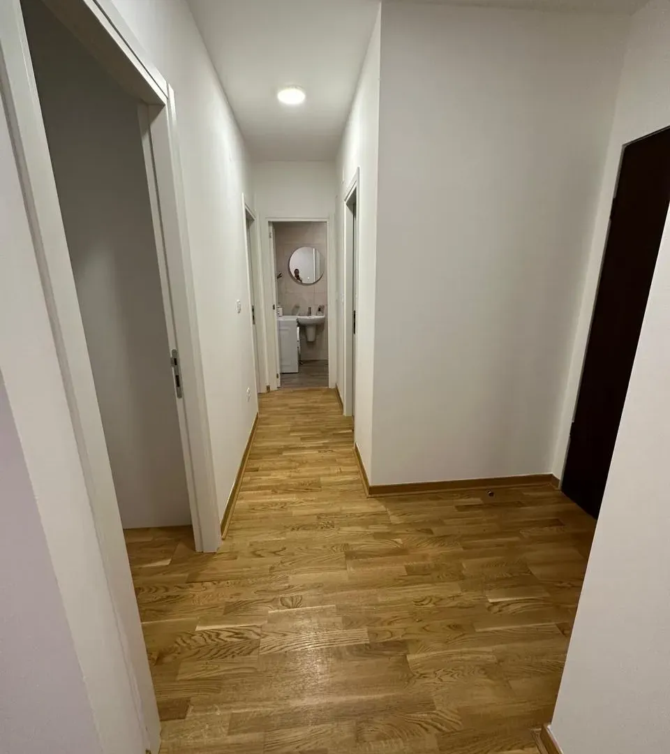 Izdavanje, dvosoban stan, 64m², City Kej, Podgorica