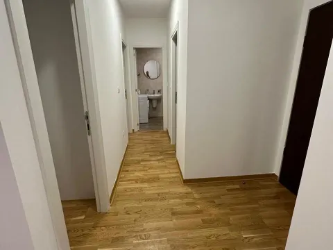 Izdavanje, dvosoban stan, 64m², City Kej, Podgorica - image 13