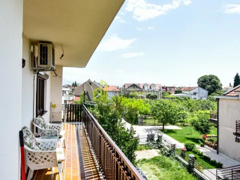 Prodaja, kuća, 370m², Tološi, Podgorica - image 18