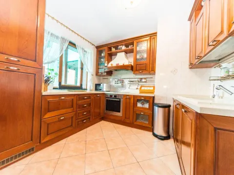 Prodaja, trosoban stan, 126m², Stari Aerodrom, Podgorica - image 4