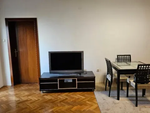 Izdavanje, jednosoban stan, 46m², Blok 6, Podgorica - image 7