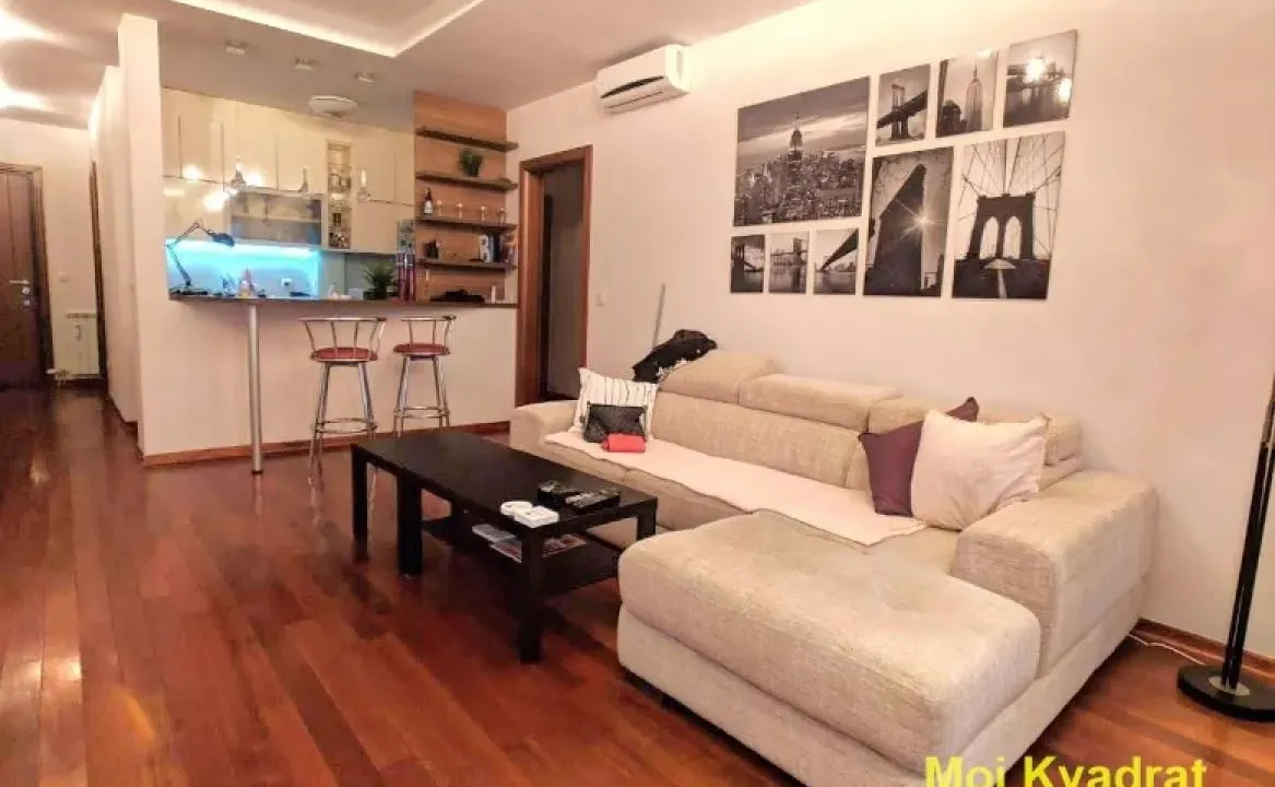 Izdavanje, trosoban stan, 82m², Vračar Hram, Vračar Sve Podlokacije