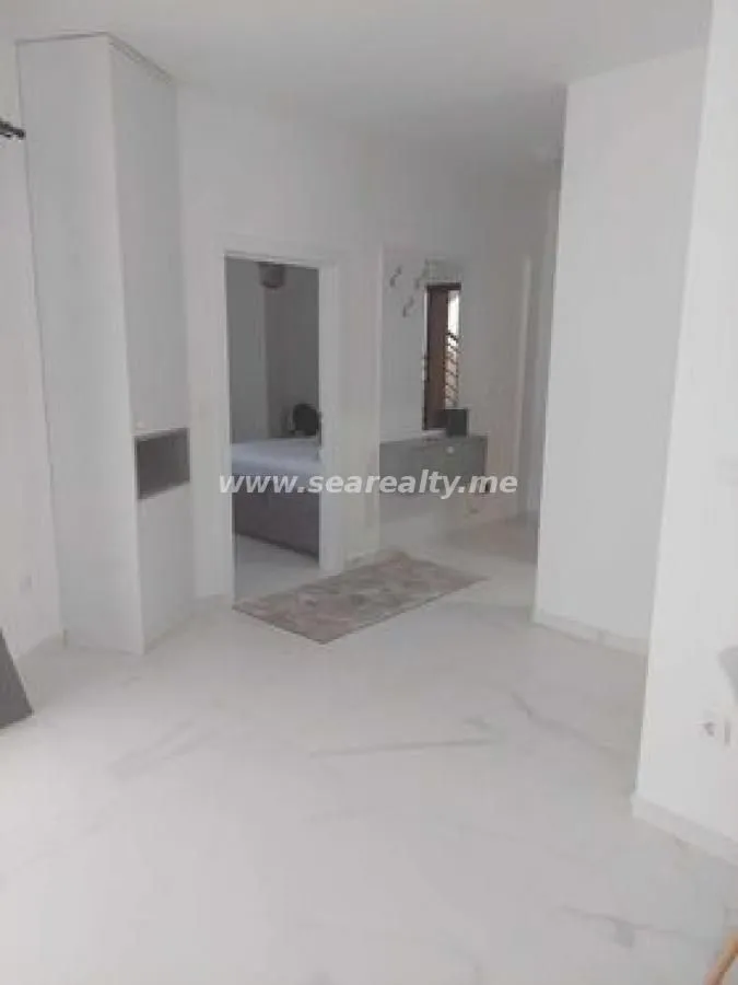 Izdavanje, dvosoban stan, 64m², Budva, Crna Gora